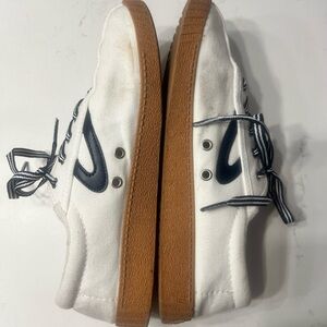 Tretorn Nylite White Canvas Sneakers with Gum Sole, size 9 GUC